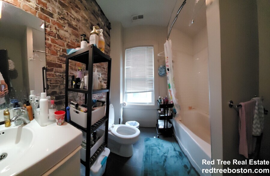 Building Photo - 21 Greylock Rd