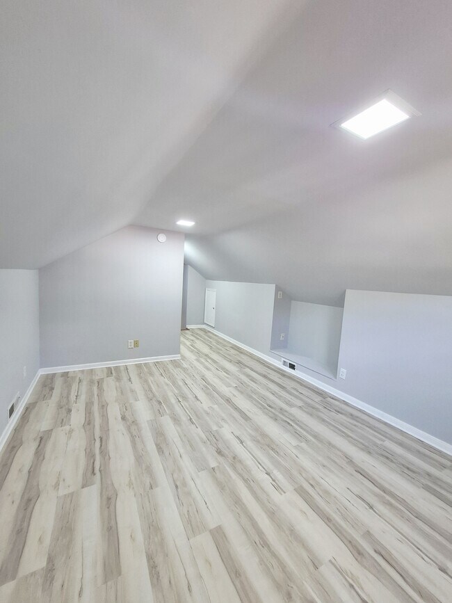 Building Photo - 2402 Fon Du Lac Rd