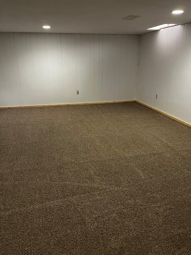 Building Photo - 461 Meeds Dr