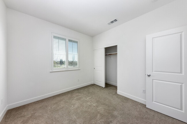 Building Photo - 1680 Southview Dr