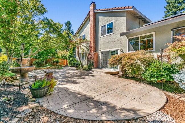 Building Photo - 30 Pony Ct