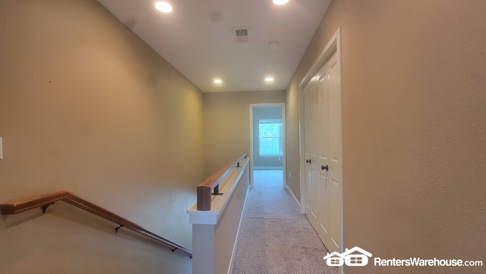 Building Photo - 2816 Lake Ave