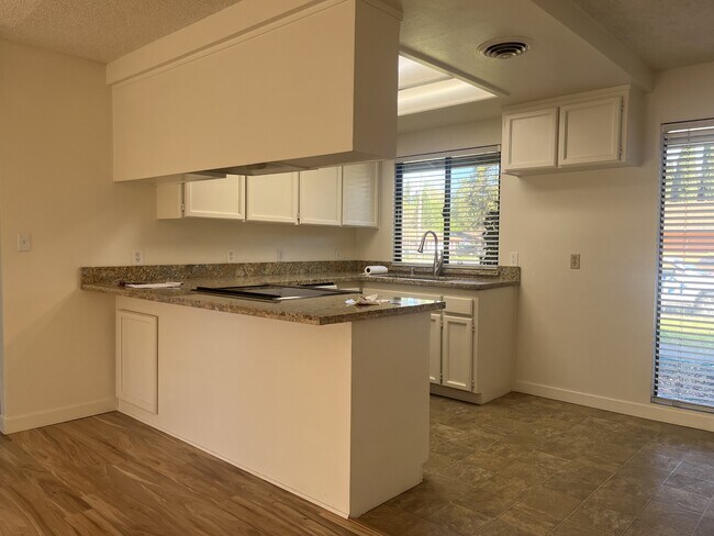 Building Photo - 800 Andrew Dr