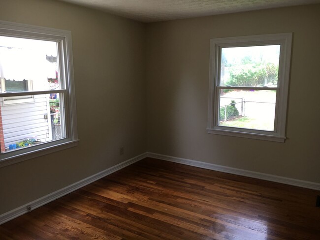 Building Photo - **4-BEDROOM HOUSE W/ GARAGE IN NORTH COLUM...