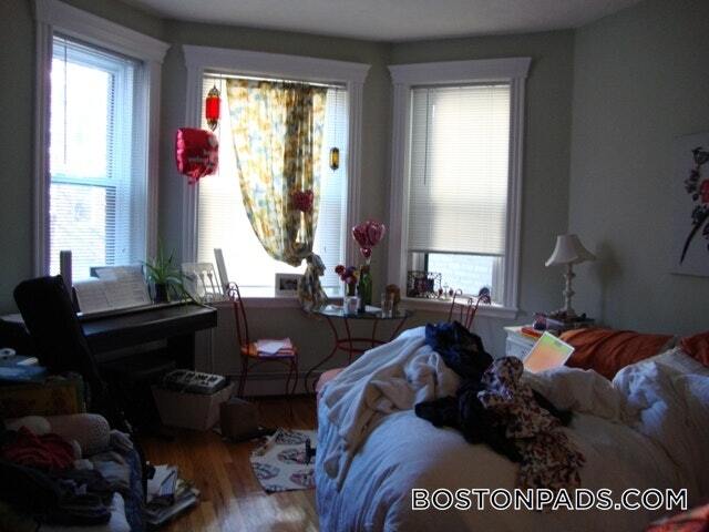 Building Photo - 61 Park Dr