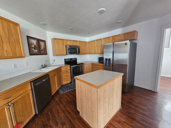 Building Photo - 1420 Chelsey Cir