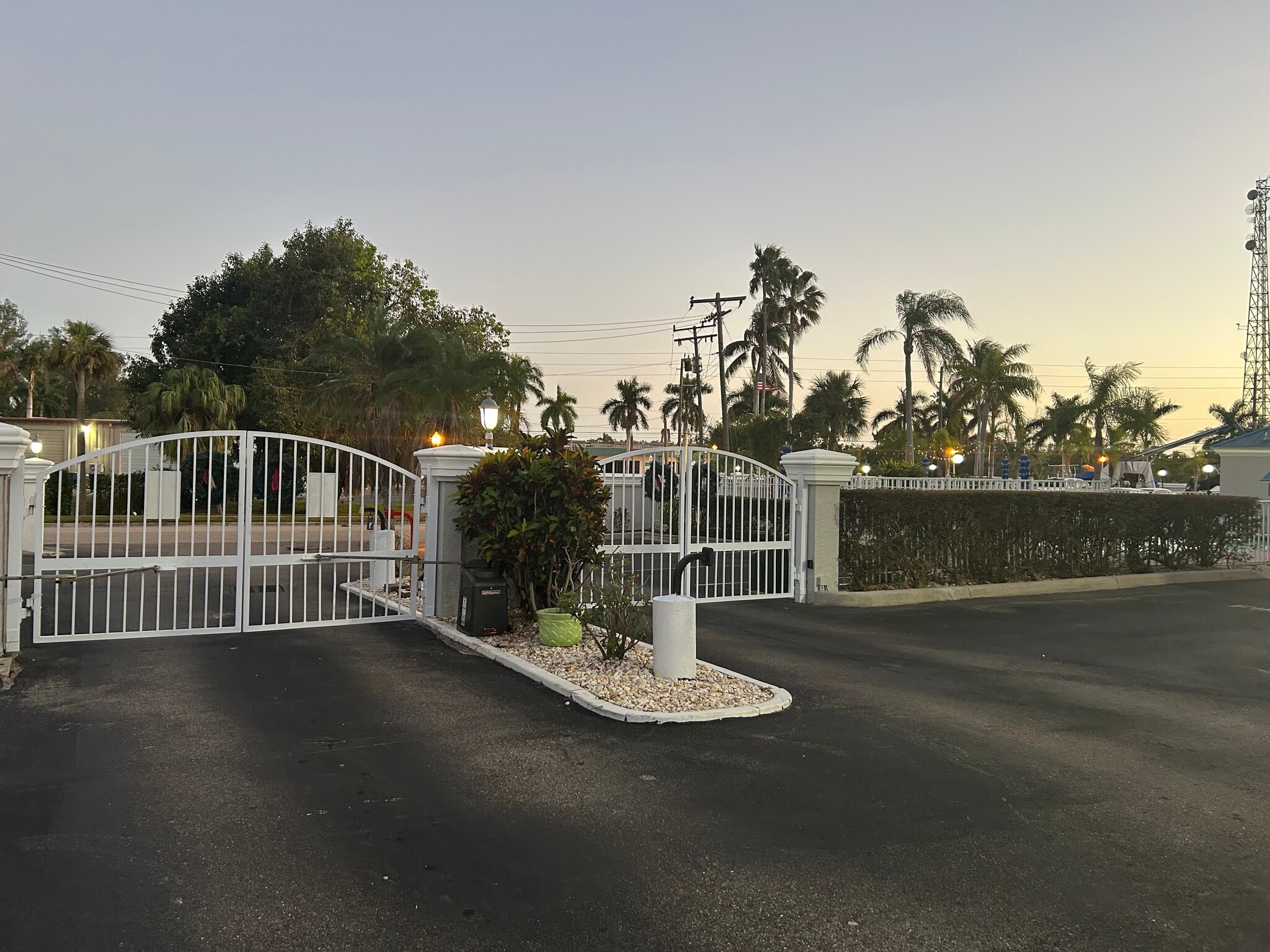Building Photo - 2875 Palm Beach Blvd