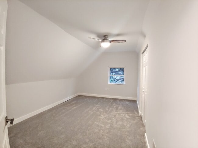 Building Photo - 2510 Jamaica Dr