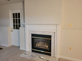 Building Photo - 1104 Kings Crest Dr