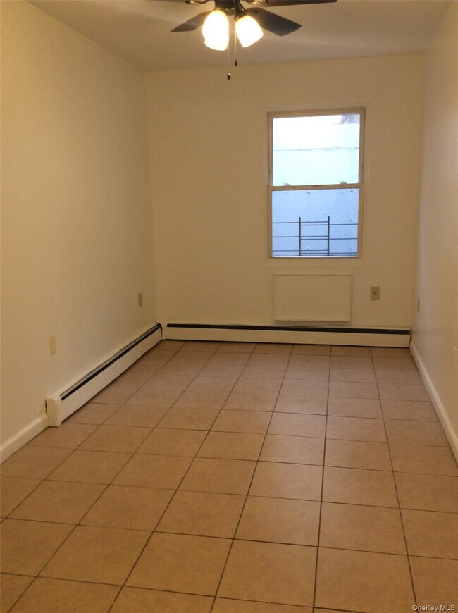 Building Photo - 2726 Kingsbridge Terrace