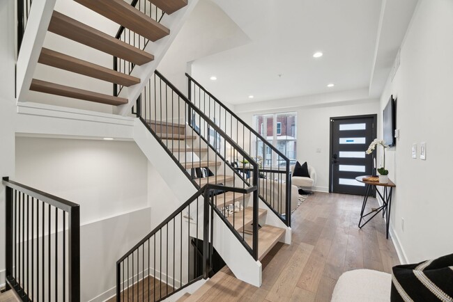 Building Photo - Brand New Townhome in Brewerytown