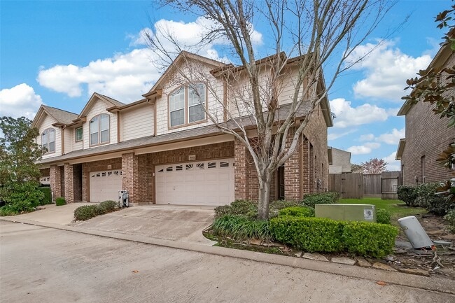 Building Photo - 8908 Clovermist Dr