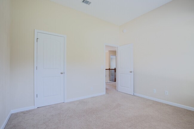 Building Photo - 678 Red Oak Ln