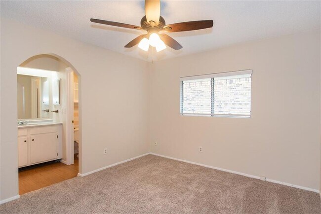 Building Photo - 6505 Clubway Ln