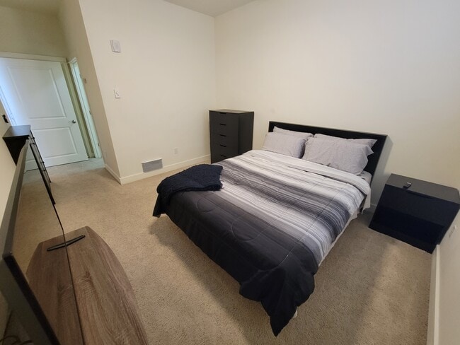 Building Photo - 400 Washington Ave