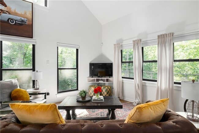 Building Photo - 119 Ashland Dr NE