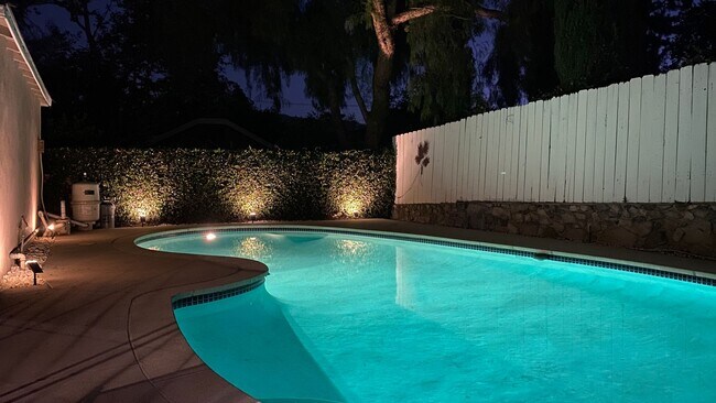 Building Photo - Freshly Renovated 3BR/2BA Pool Home – La C...