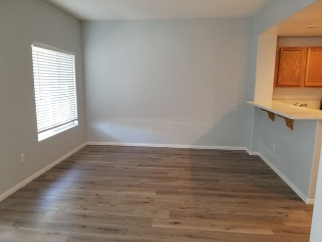 Building Photo - Townhome available in beautiful community