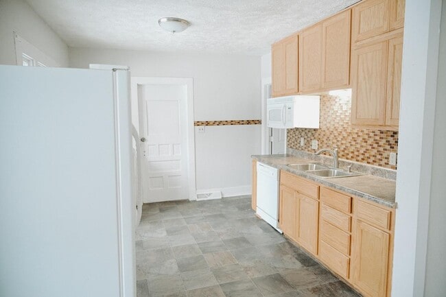 Building Photo - 2441 Templeton St