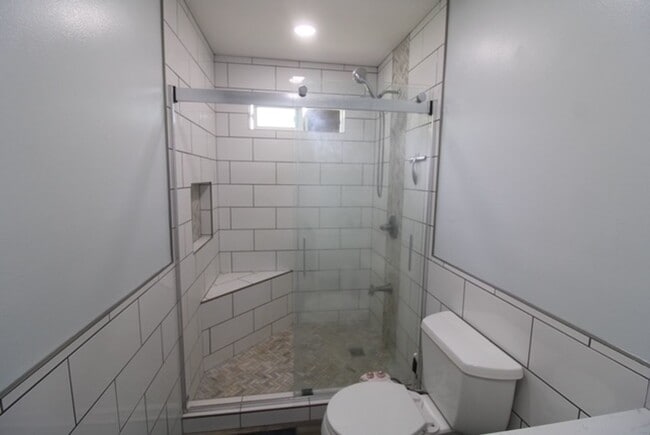 Building Photo - Newly Remolded One Bedroom in Quiet Wahiaw...