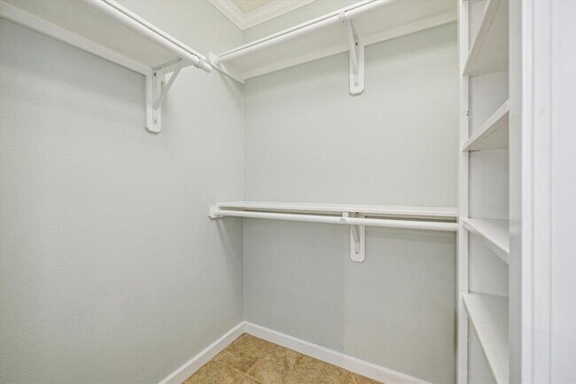 Building Photo - 3613 Lazy Spring Dr