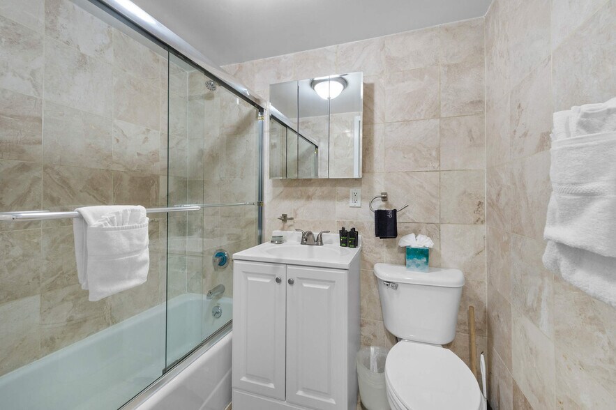 Building Photo - 140 W 19th St