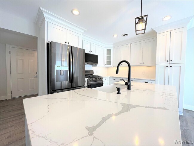 Building Photo - 10985 Main St