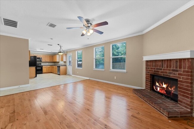 Building Photo - Move in ready! 3-bed 2.5-bath 2354 sqft 2-...