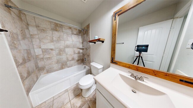 Building Photo - 3101 Buckthorn St