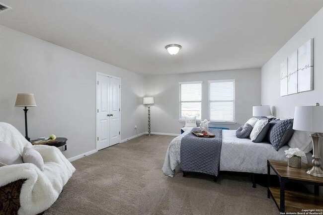Building Photo - 241 Silver Maple Dr