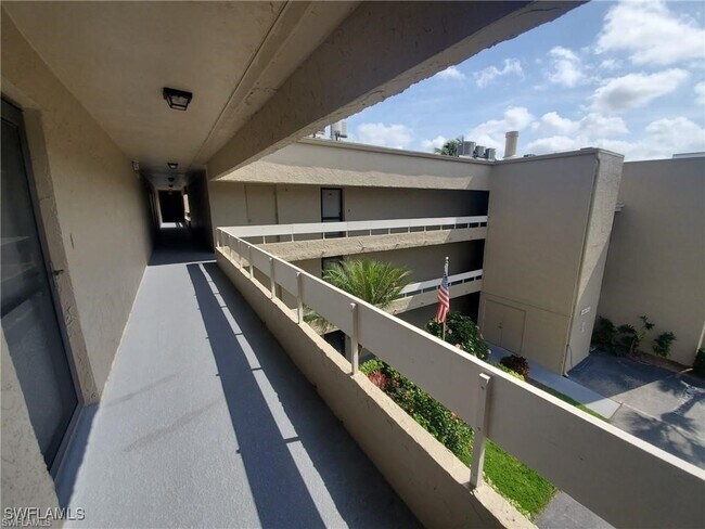 Building Photo - 3655 Boca Ciega Dr