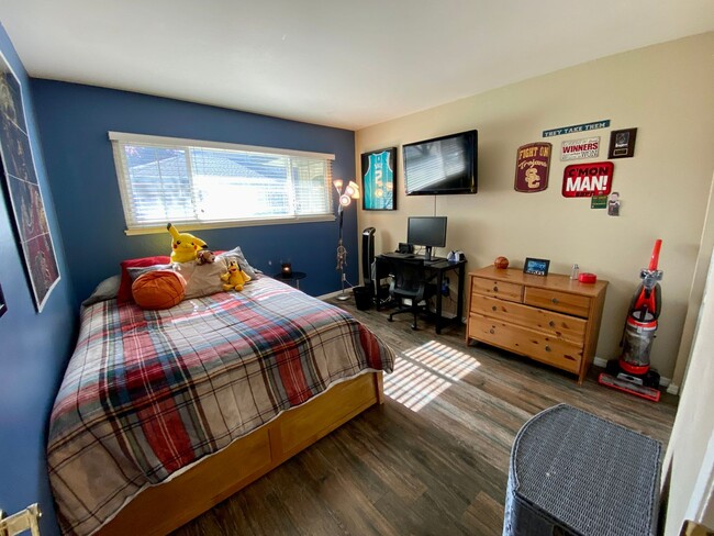 Building Photo - BLOSSOM VALLEY - Beautifully updated condo...