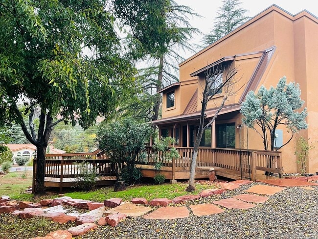 Building Photo - Village of Oak Creek