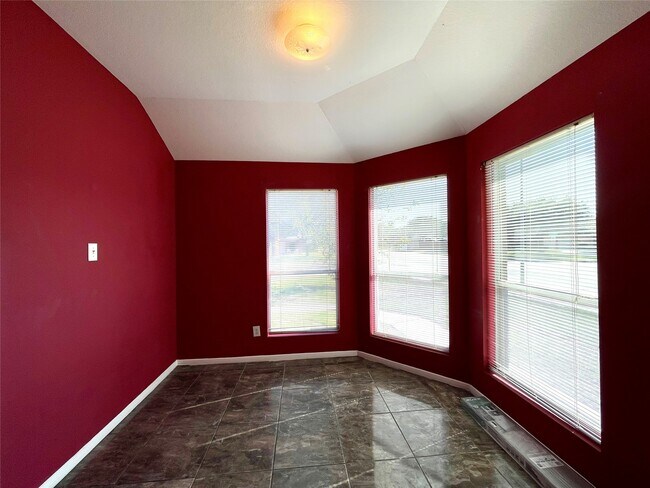 Building Photo - 7303 Foxshadows Ln