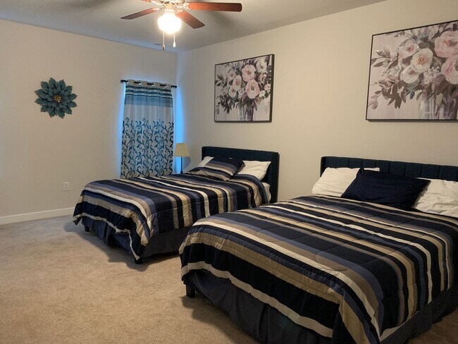 Building Photo - AUGUST SPECIAL!!! 4-bedroom, 3.5-bath town...