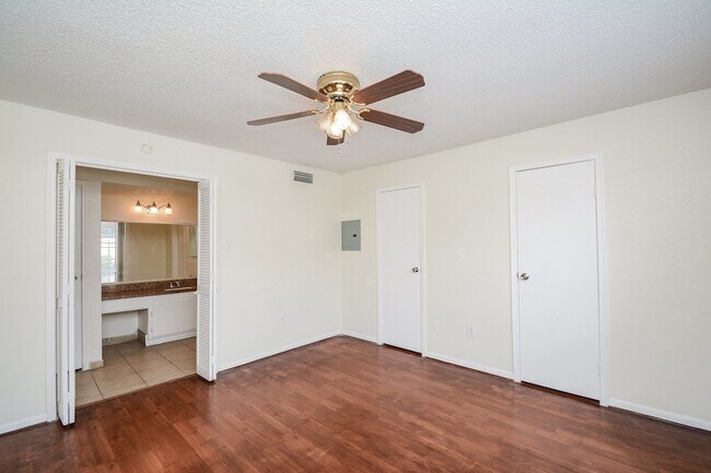 Building Photo - 2120 El Paseo St