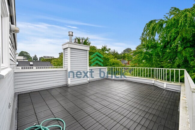 Building Photo - "Charming Victorian-style craftsman 3-Bedroom Townhouse with 2.5 Baths – 1610 Sq Ft of Comfortabl...