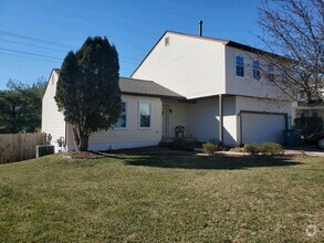Building Photo - Spacious Home with Great Amenities minutes...