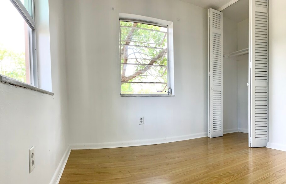 Bedroom #1 - 1270 Whitewood Dr