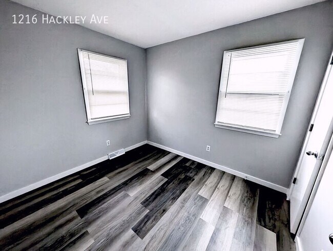 Building Photo - 1216 Hackley Ave