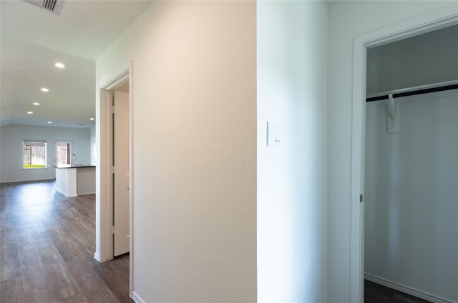 Building Photo - 24330 Saddlestone Green Dr