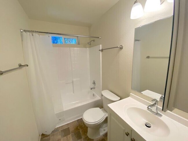 Building Photo - Like Brand New! - Single Story House in North Central Reno
