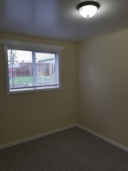 SMALLER BACK BEDROOM - 1715 Anderson St