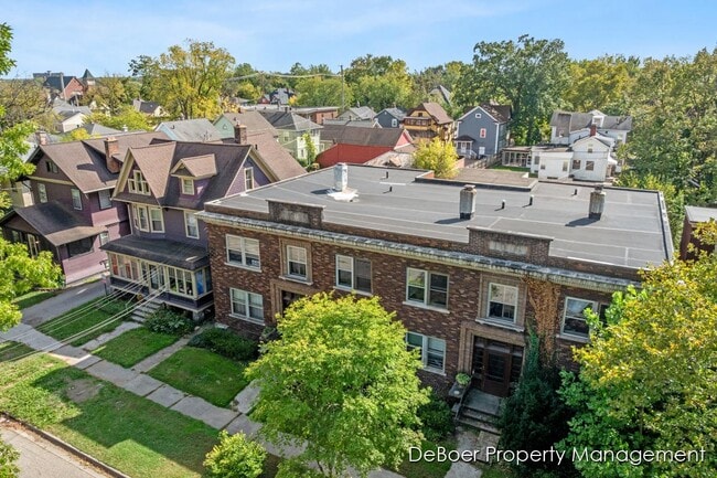 Building Photo - 301 W Dutton St