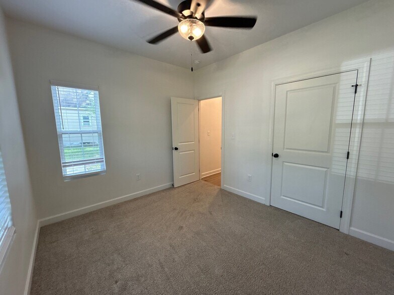 Building Photo - 244 Linden St