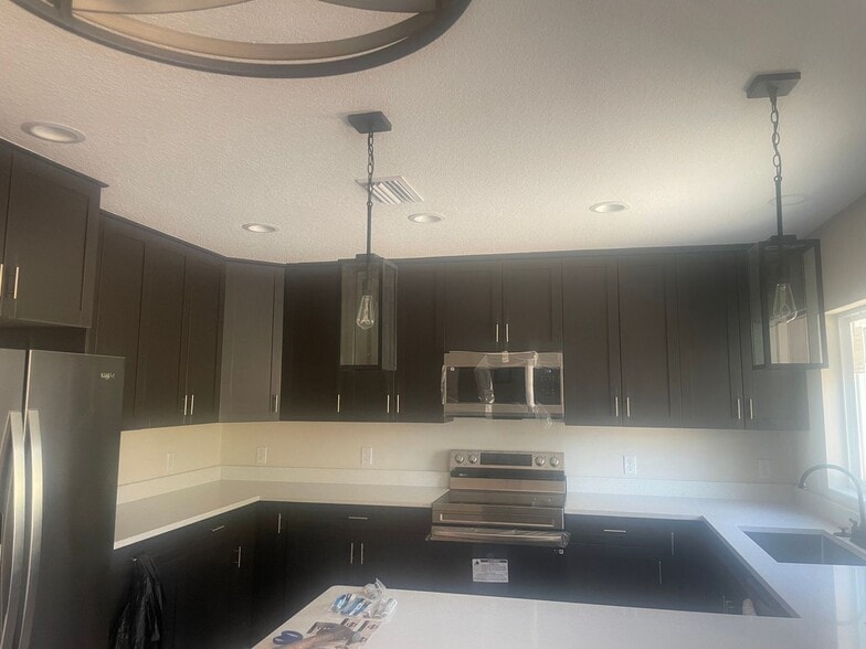 Building Photo - 7251 Willoughby Dr