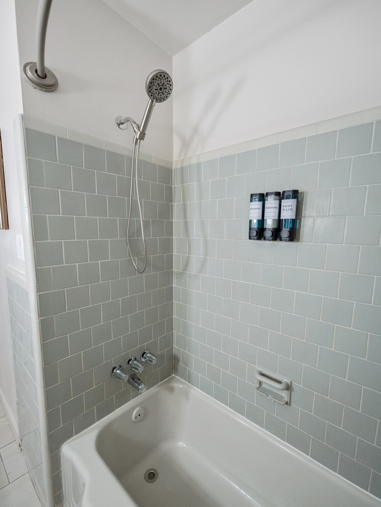 Building Photo - 1464 E 41st St