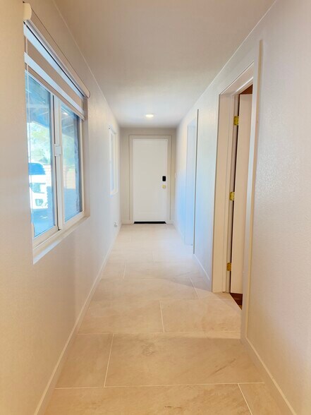 Building Photo - 366 S Haskell Dr