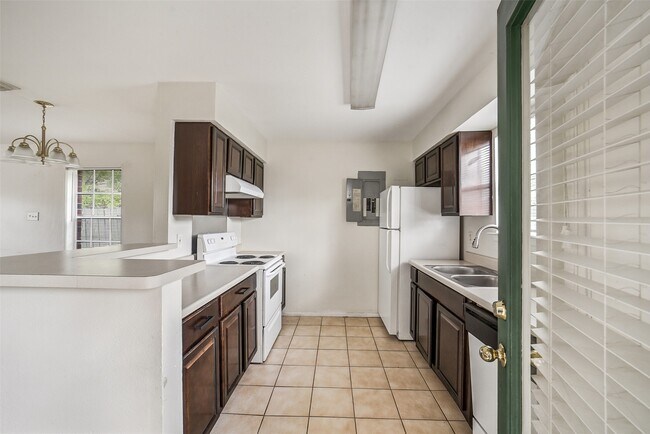 Building Photo - 10007 Emerald Creek Dr