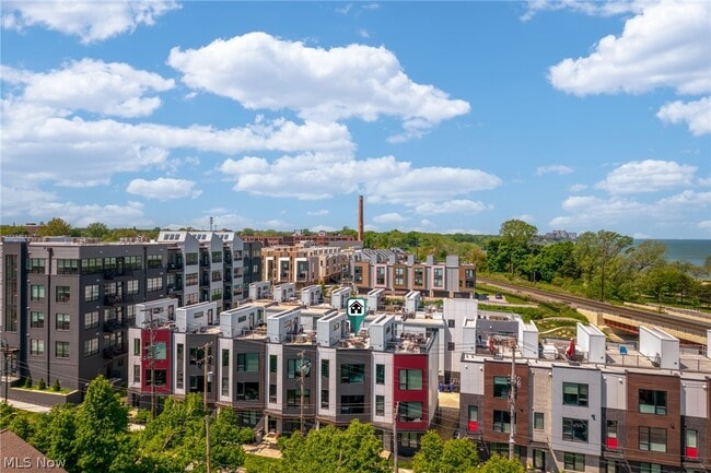 Building Photo - 1240 W 70th St